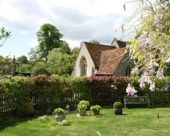 Bramble Bank 'cartshed'-1 Bed Cottage-Sleeps 2 - Henley-on-Thames - Outdoor view