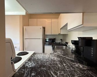 Free Parking! Family & Travel Comforts! Montreal & Downtown Adventures! - Montreal - Kitchen