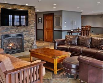 Unmatched Panoramic Views of the White Mountains - Whitefield - Living room