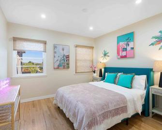 ! New 2bd Elegant, Cozy, Comfy Retreat - Skyline Views Of La ! - Alhambra - Bedroom