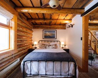Cozy Log Cabin w/Hot Tub - Saint Anthony - Habitación