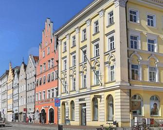 Hotel Freischütz Apartments - Landshut - Gebouw