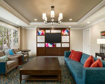 Hampton Inn New Orleans-St. Charles Ave./Garden District - New Orleans - Living room