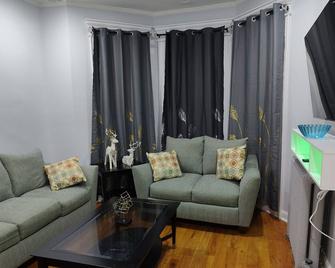 Modern Cozy 1br/Ba Apartment, Minutes From Jfk/Lga/Manhattan - Queens - Living room