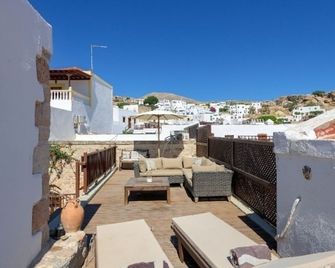 3 Bedroom Modernised Captains House in the Heart of Lindos Village - Lindos - Balcony