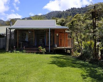 Opua Garden Cottage, sleeps 3 - كولينغود - مبنى