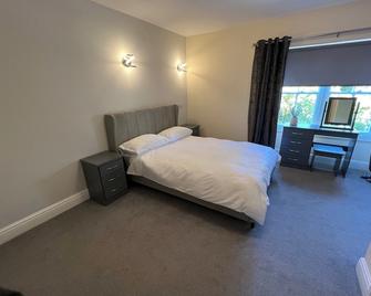 High Corner Hotel - Llanharan - Ložnice