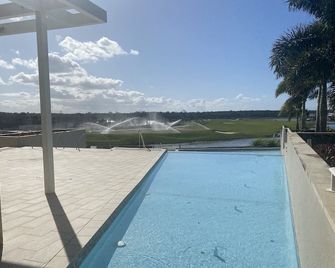 Pelican Waters Resort One Bedroom Apartment - 펠리칸 워터스 - 수영장