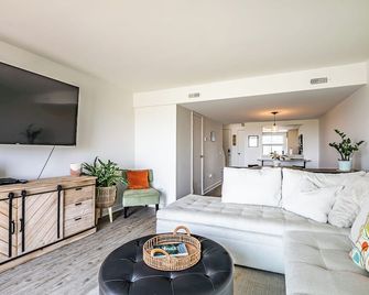 Newly Listed - Oceanfront Condo on Harbor Island - Saint Helena Island - Living room