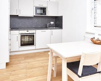 Modernes 50qm Ferienapartment mit Terrasse, kostenfreies WLAN - Ebelsbach - Cocina