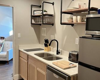 Newely Remodeled Studio! - Michigan City