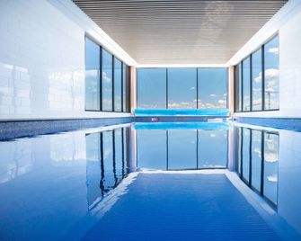 Lux 2 Bed 2 Bath Secure Parking Apartment in the Heart of Dickson, Canberra - Canberra - Pool