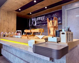 Ibis Budget Marseille Vitrolles - Vitrolles - Building