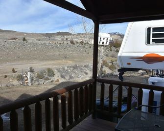 Tiny Yellowstone Riverside Cabin - Gardiner - Балкон