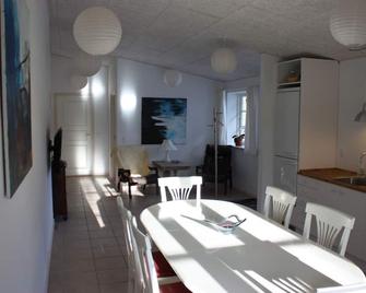 Holmehuset Bed & Breakfast - Kalundborg - Comedor