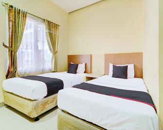Capital O 94350 Rumah Suka Homestay - Cirebon - Bedroom