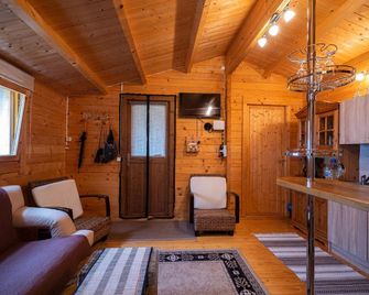 Anna Beach Holiday Home - 무스트베 - 거실