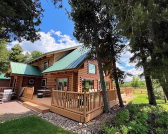 Large Beautiful Log Home in East Glacier Park - East Glacier Park - Bâtiment
