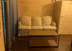 Jmeez cabin rentals - Williamson - Living room