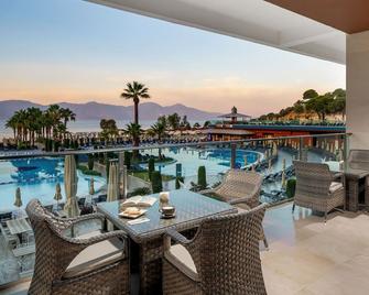 Liberty Kuşadası - ทั้งหมดรวมในการสำรอง - คูซาดาซี - สระว่ายน้ำ