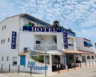 Hotel Les Palmiers En Camargue - Saintes-Maries-de-la-Mer - Rakennus