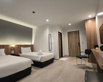 Manee Mantra Hotel, Kanchanaburi - Kanchanaburi - Slaapkamer