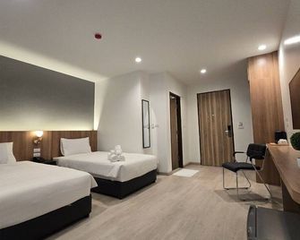 ماني مانترا هوتل كانشانابوري - كانشانابوري - غرفة نوم