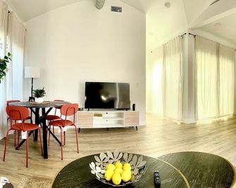 Comfy & calm rooms near I-10, Temple city - Temple City - Living room