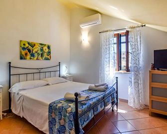 Stunning home in S. M. di Castellabate - San Marco Di Castellabate - Bedroom