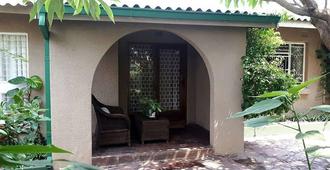 Cappuccino's Lodge - Kitwe - Patio