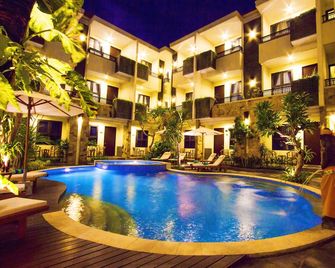 Manggar Indonesia Hotel - Kuta - Piscina