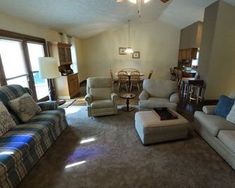 3-bedroom vacation home 10 minutes from Indiana University Bloomington - Bloomington - Huiskamer