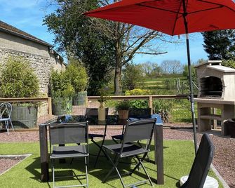Spacious cottage + garden, parking nearby. landing beach / port - Carentan-les-Marais - Terasa
