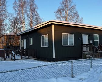 Modern 2 Bedroom house in ANC - Anchorage - Building