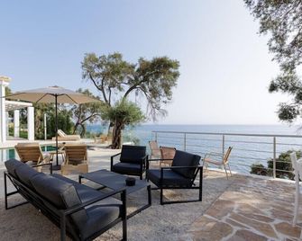 Nisos Villa Blue -Beachfront & Pool - Korfu - Patio