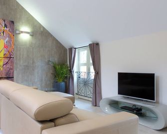 (107) Beautiful Stable Cottage in Landmark Grade II Listed Georgian House - - Stroud - Living room