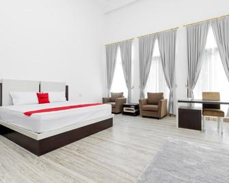 RedDoorz Premium near Stasiun Lenteng Agung - Jakarta - Bedroom