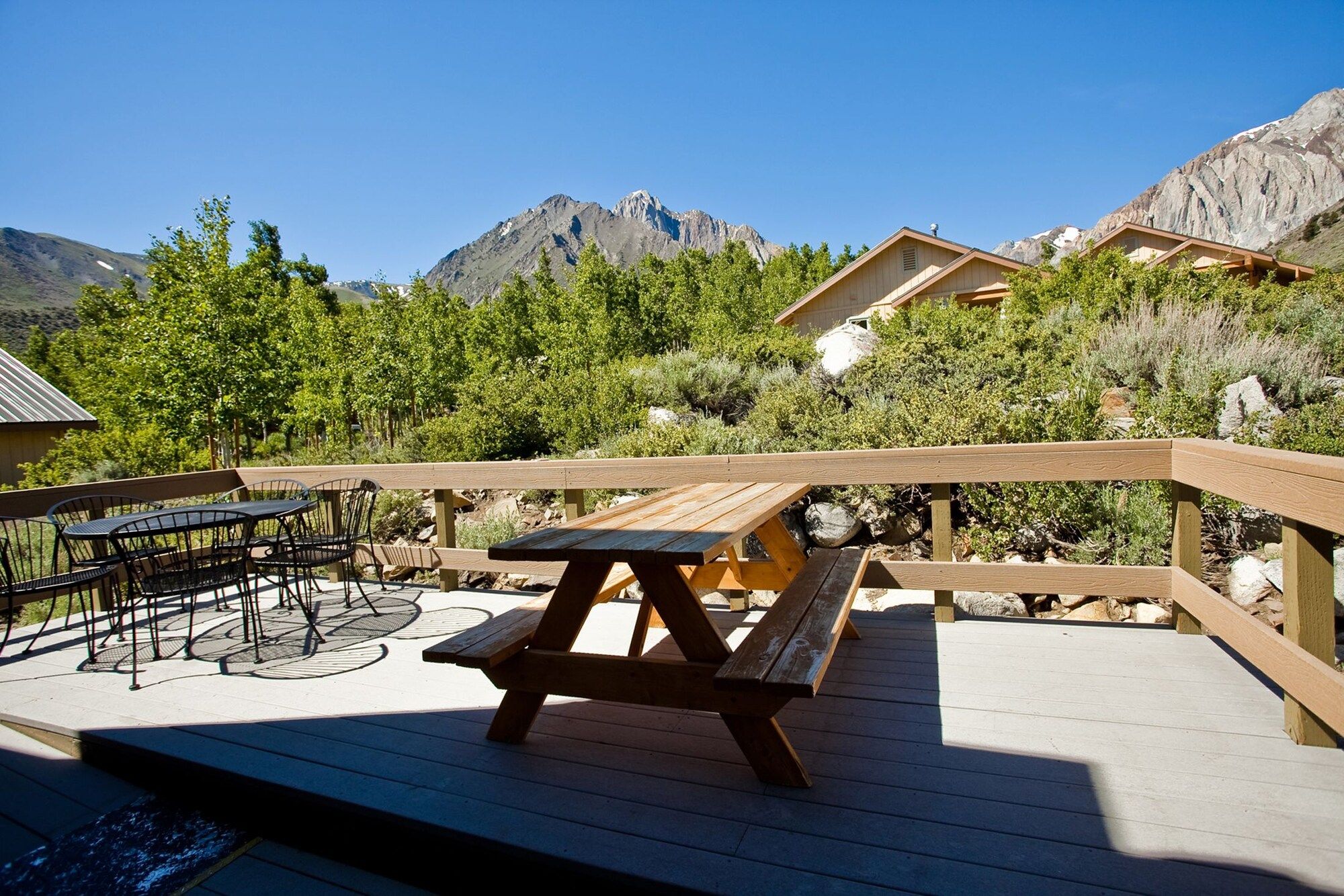 كونفيكت ليك ريزورت - بحيرات ماموث - شرفة