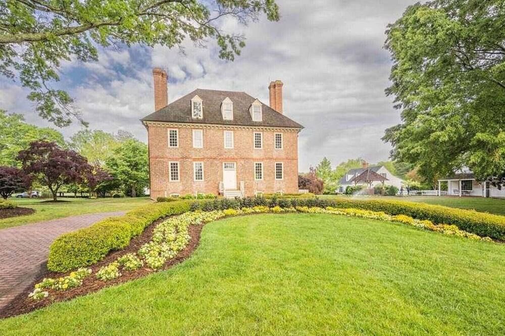 Step into Colonial Charm at The Historic Powhatan Resort in Williamsburg - 2 Bd. - וויליאמסברג - בניין