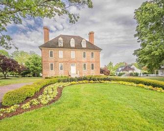 Step into Colonial Charm at The Historic Powhatan Resort in Williamsburg - 2 Bd. - Williamsburg - Edificio