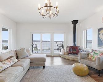 Lake House on Travis - Lakeway - Living room