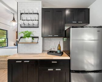 Modern Wine Country Tiny Home with Gas Fire Pit - Arroyo Grande - Kitchen