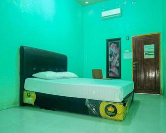 Wisma Benteng Indah Palopo - Palopo - Habitación
