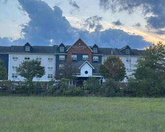 Country Inn & Suites by Radisson, Concord, NC - קונקורד - בניין