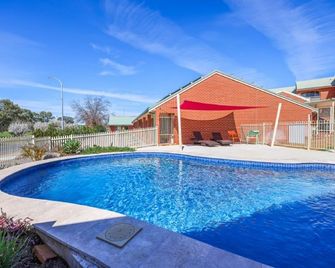 Roseville Motel and Apartments - Tamworth - Piscina