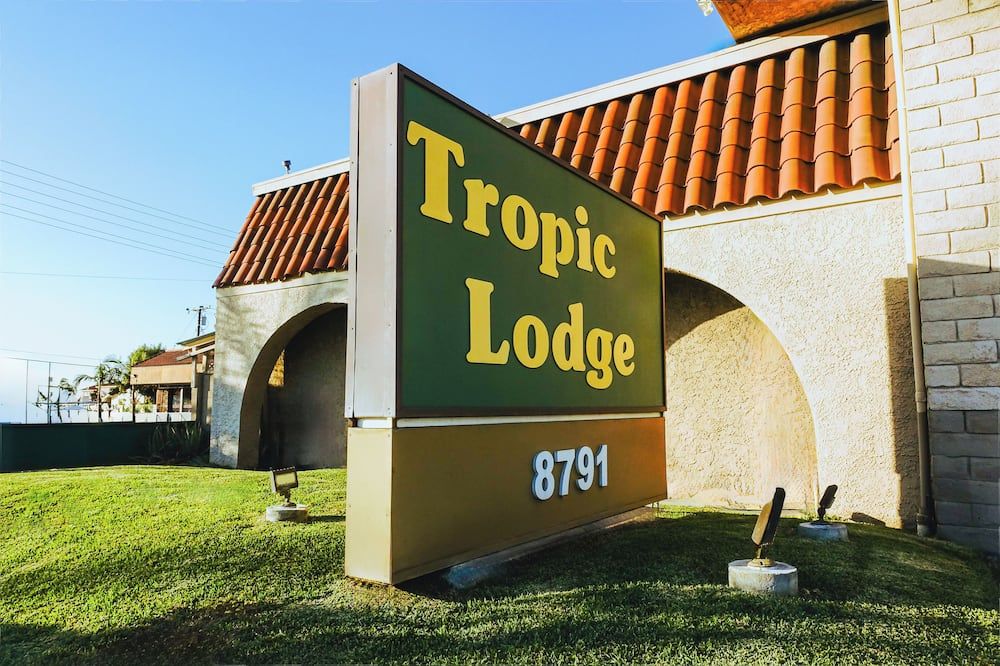 تروبيك لودج