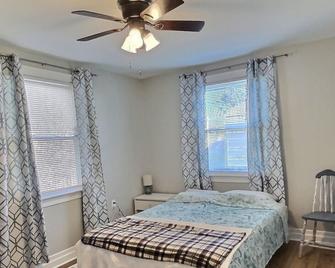 Walk to East Beach - נורפולק - חדר שינה