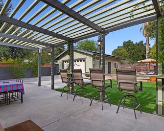 Ojai East End Countryside Retreat With Outside Jacuzzi And Ev Tesla Charger - Ojai - Patio