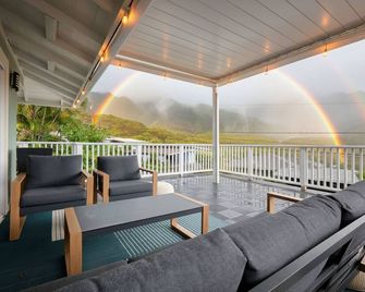 Rainbow Retreat 3bd, Hot Tub, Walk to Waterfalls, close to Waikiki. - Honolulu - Balcón