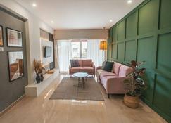 The Green Apartment - Larnaca - Living room